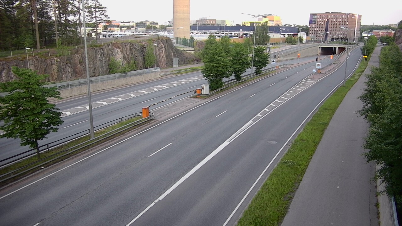 Weather Camera Image Road 100 Helsinki Hakamäentie, Ilmala, Helsinki, Uusimaa