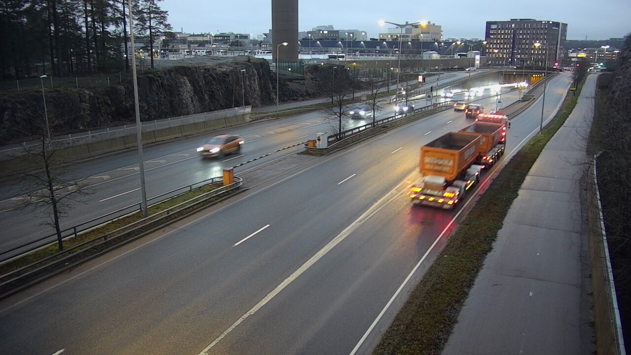 Weather Camera Image Road 100 Helsinki Hakamäentie, Ilmala, Helsinki, Uusimaa