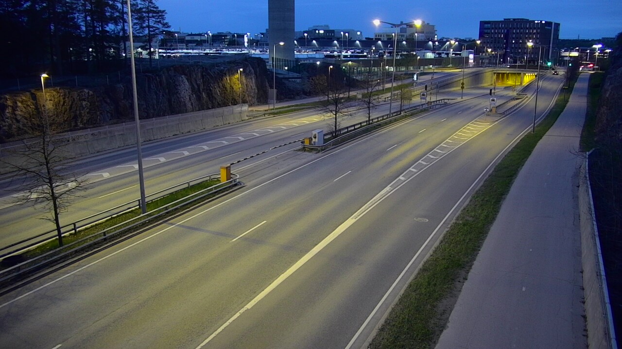 Weather Camera Image Road 100 Helsinki Hakamäentie, Ilmala, Helsinki, Uusimaa