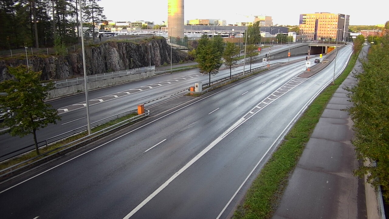 Weather Camera Image Road 100 Helsinki Hakamäentie, Ilmala, Helsinki, Uusimaa