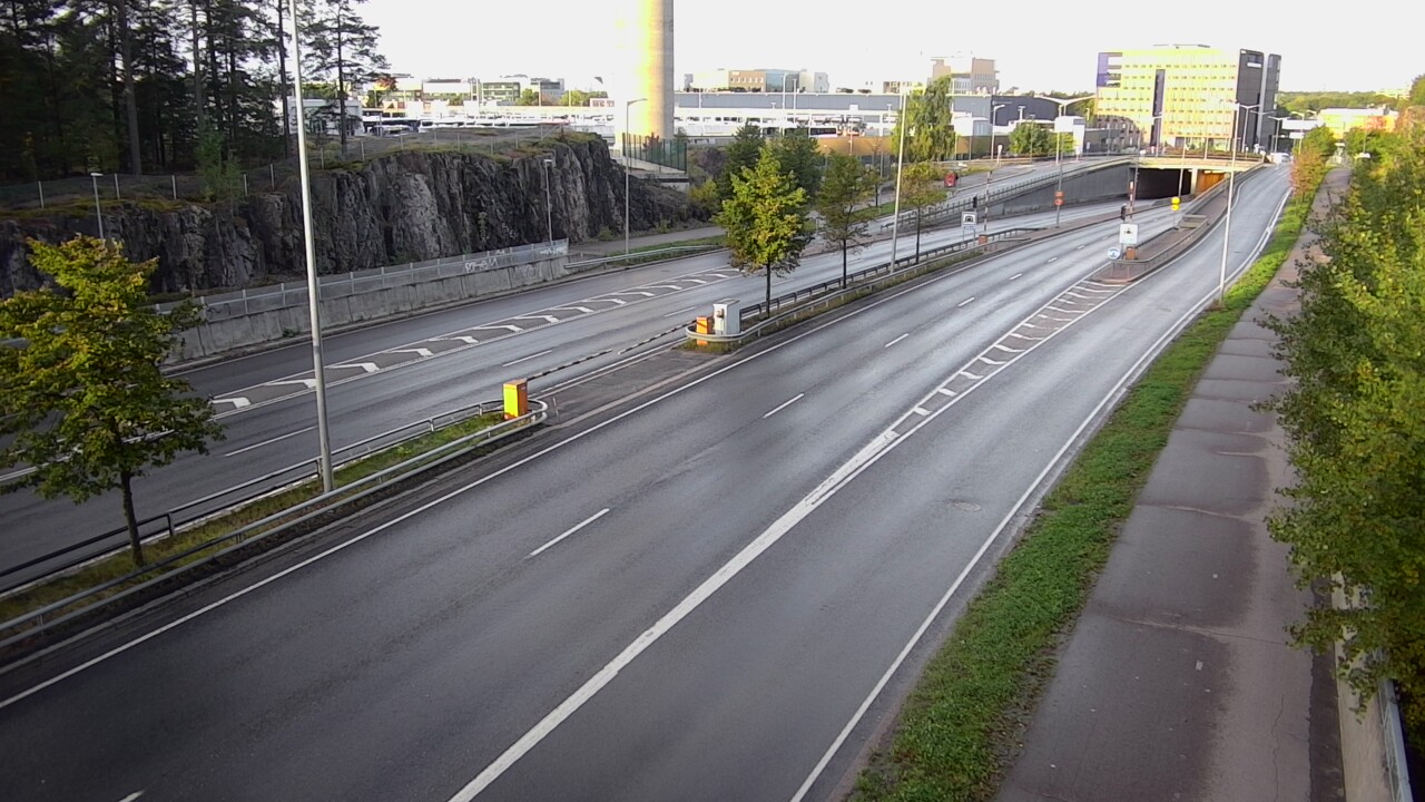 Weather Camera Image Road 100 Helsinki Hakamäentie, Ilmala, Helsinki, Uusimaa