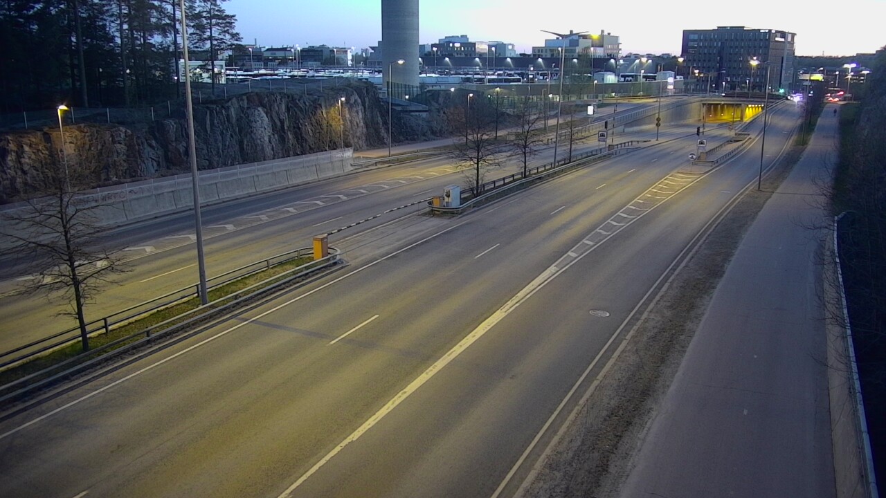 Weather Camera Image Väg 100 Helsingfors Skogsbackavägen, Ilmala, Helsinki, Uusimaa