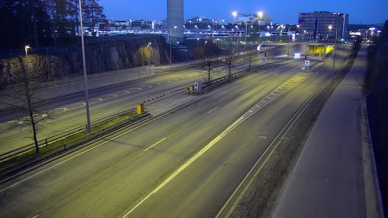 Weather Camera Image Väg 100 Helsingfors Skogsbackavägen, Ilmala, Helsinki, Uusimaa