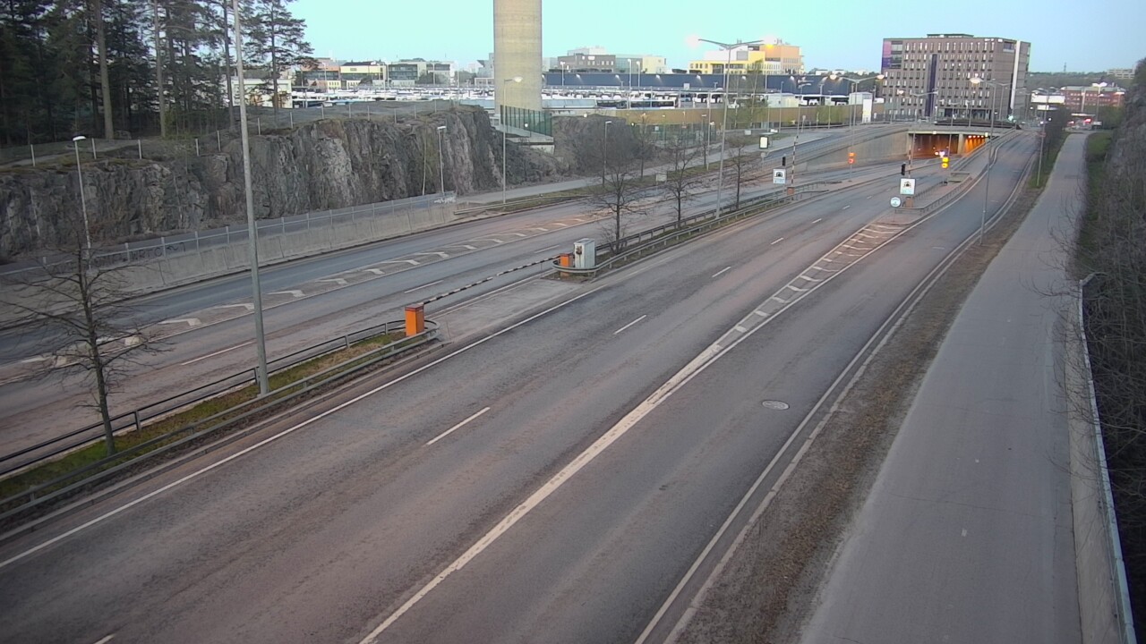 Weather Camera Image Väg 100 Helsingfors Skogsbackavägen, Ilmala, Helsinki, Uusimaa