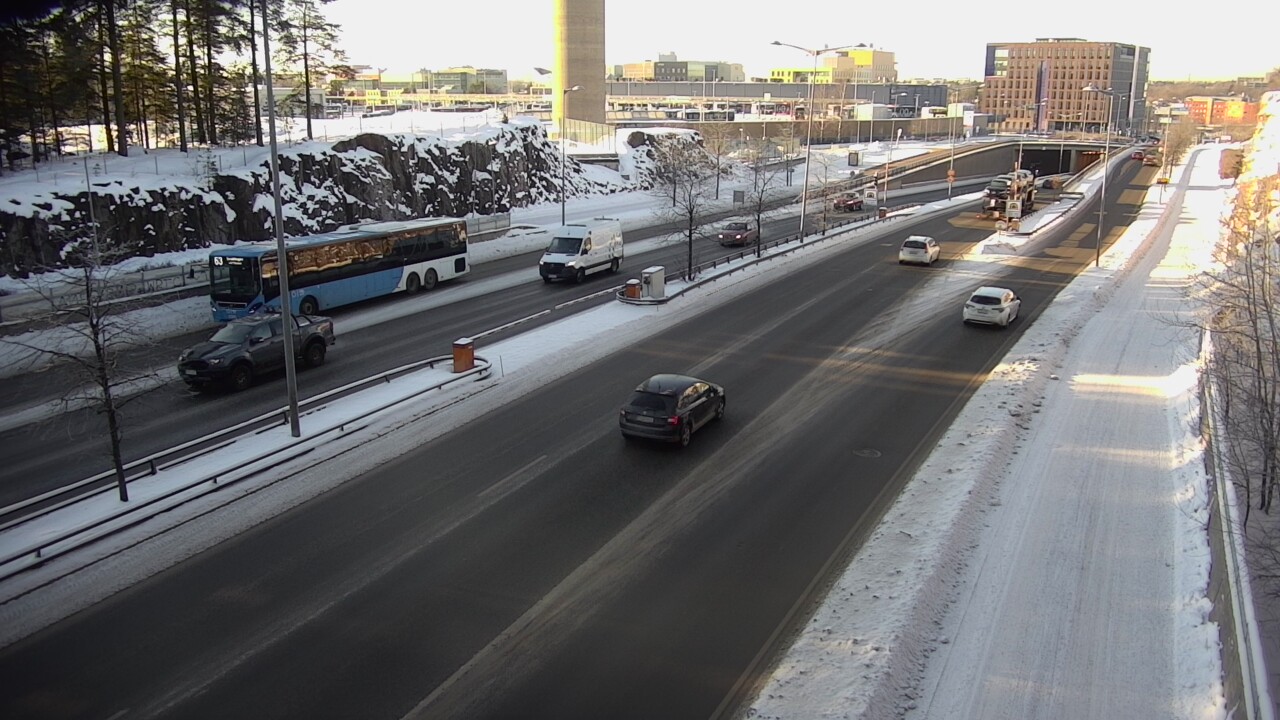 Weather Camera Image Väg 100 Helsingfors Skogsbackavägen, Ilmala, Helsinki, Uusimaa