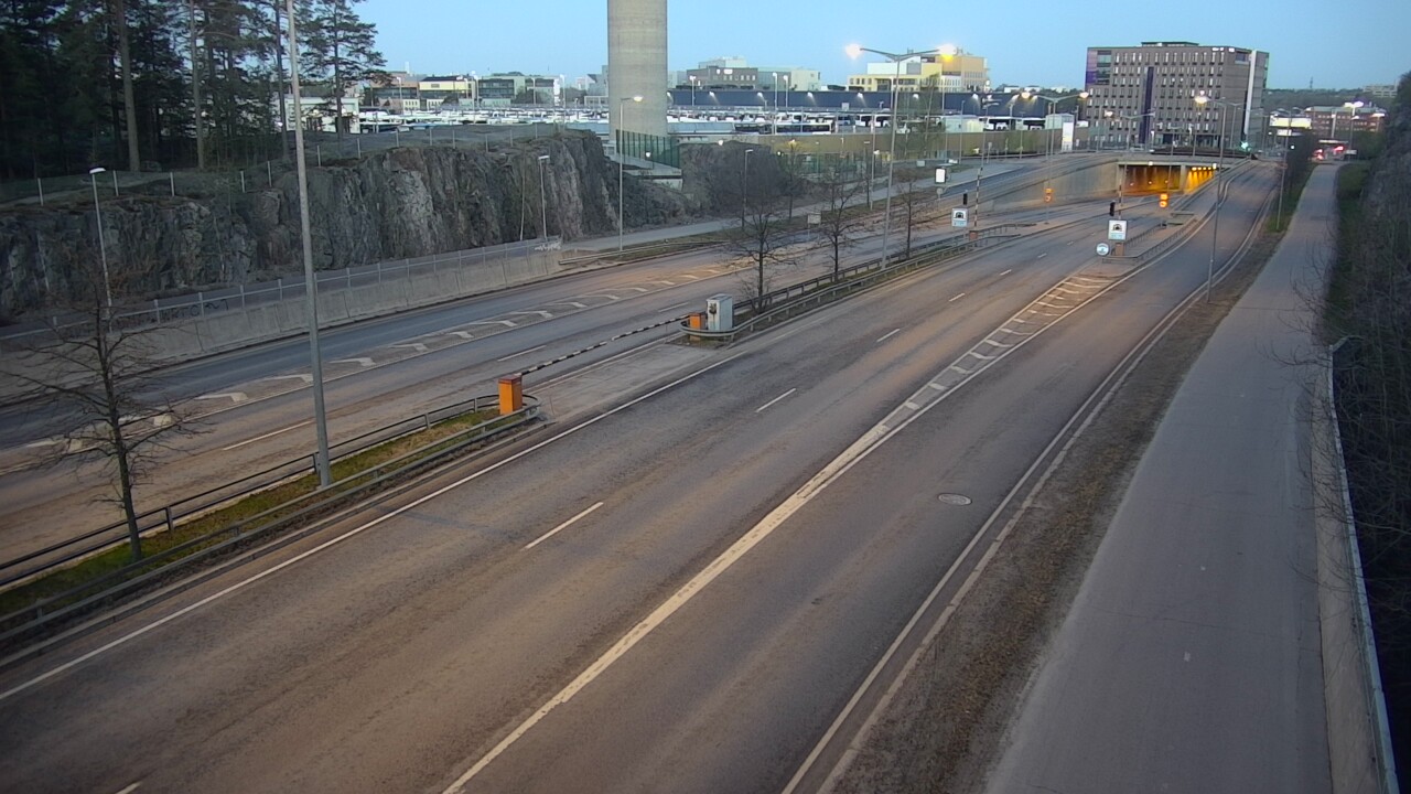 Weather Camera Image Väg 100 Helsingfors Skogsbackavägen, Ilmala, Helsinki, Uusimaa