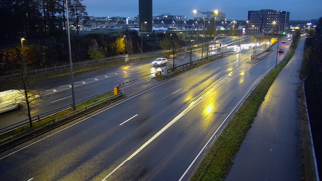 Weather Camera Image Road 100 Helsinki Hakamäentie, Ilmala, Helsinki, Uusimaa