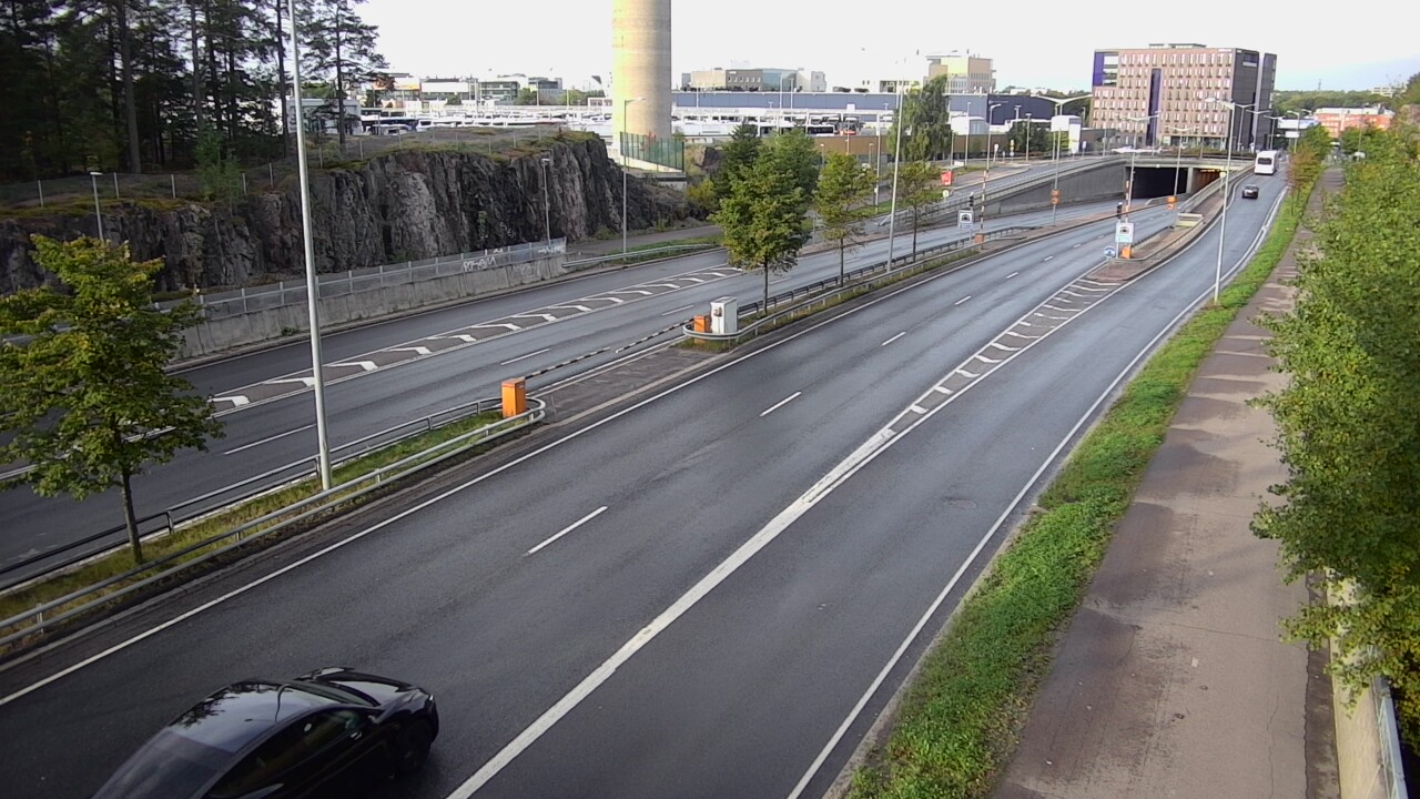 Weather Camera Image Road 100 Helsinki Hakamäentie, Ilmala, Helsinki, Uusimaa