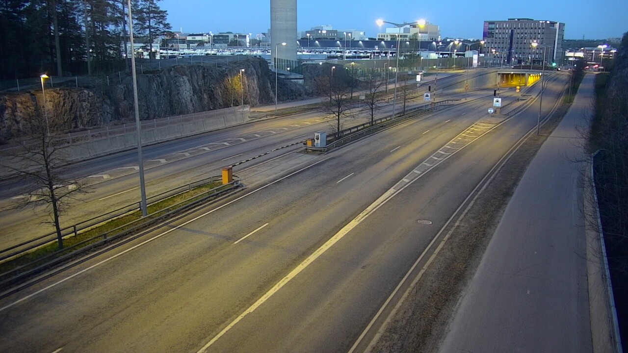 Weather Camera Image Väg 100 Helsingfors Skogsbackavägen, Ilmala, Helsinki, Uusimaa