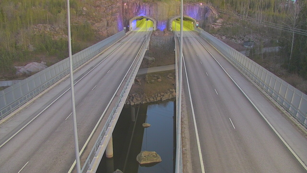 Weather Camera Image Väg 7 Pyttis Marnadsbacken, suuaukko, öst, Pyhtää, Kymenlaakso