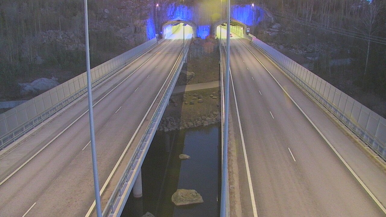Weather Camera Image Väg 7 Pyttis Marnadsbacken, suuaukko, öst, Pyhtää, Kymenlaakso