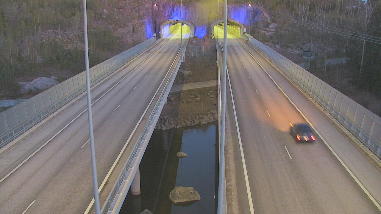 Weather Camera Image Väg 7 Pyttis Marnadsbacken, suuaukko, öst, Pyhtää, Kymenlaakso