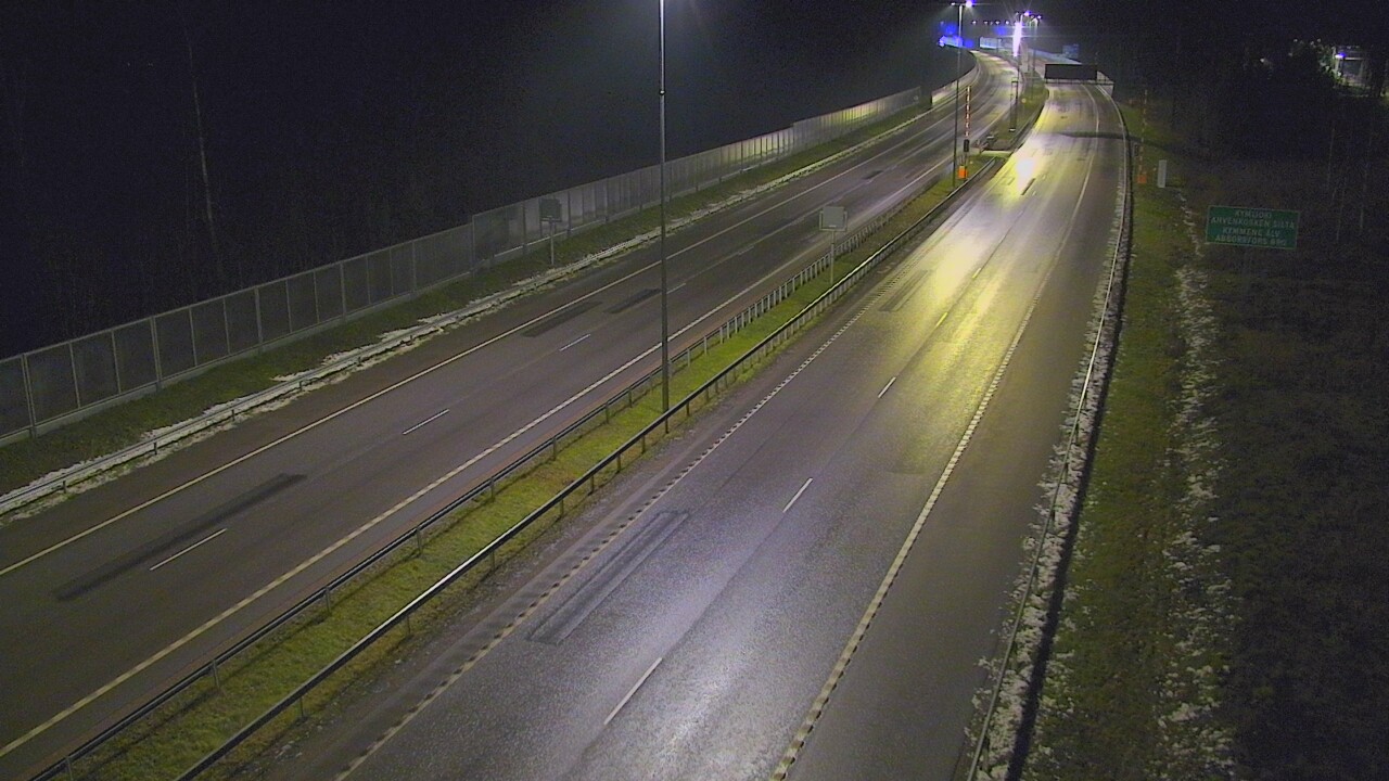 Weather Camera Image Väg 7 Pyttis Marnadsbacken , bom, öst, Pyhtää, Kymenlaakso