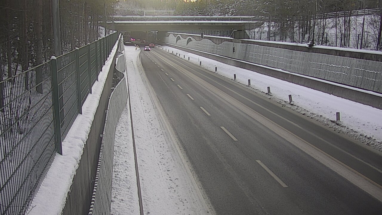Weather Camera Image Road 102 Espoo Hiidenkallion tunneli, suuaukko north., Espoo, Uusimaa