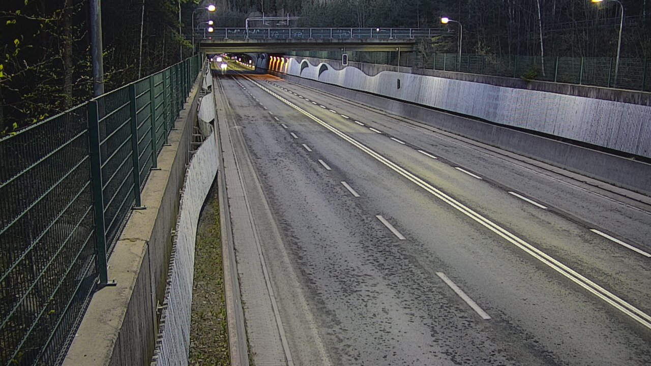 Kelikamerat Kuva Tie 102 Espoo Hiidenkallion tunneli, suuaukko pohj., Espoo, Uusimaa