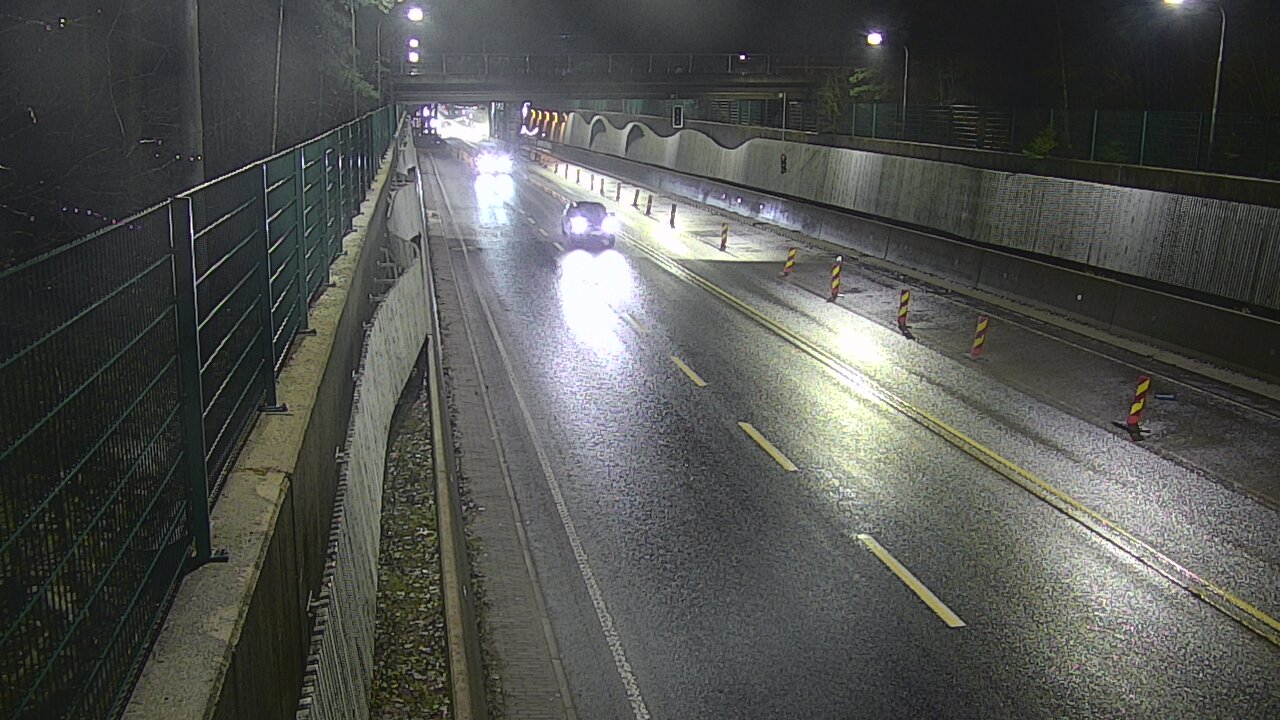 Weather Camera Image Road 102 Espoo Hiidenkallion tunneli, suuaukko north., Espoo, Uusimaa