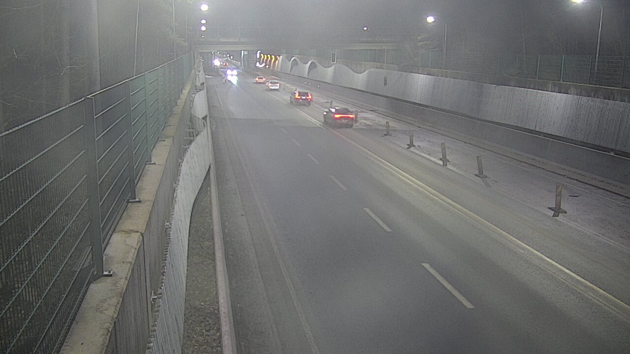 Weather Camera Image Road 102 Espoo Hiidenkallion tunneli, suuaukko north., Espoo, Uusimaa