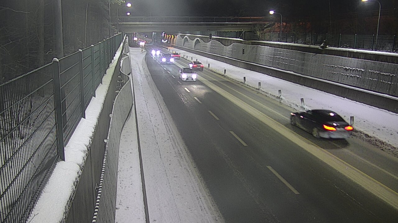 Weather Camera Image Road 102 Espoo Hiidenkallion tunneli, suuaukko north., Espoo, Uusimaa