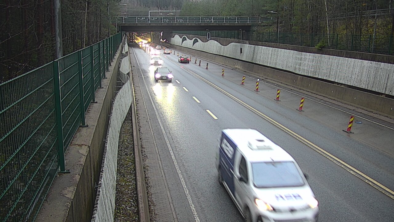 Weather Camera Image Road 102 Espoo Hiidenkallion tunneli, suuaukko north., Espoo, Uusimaa