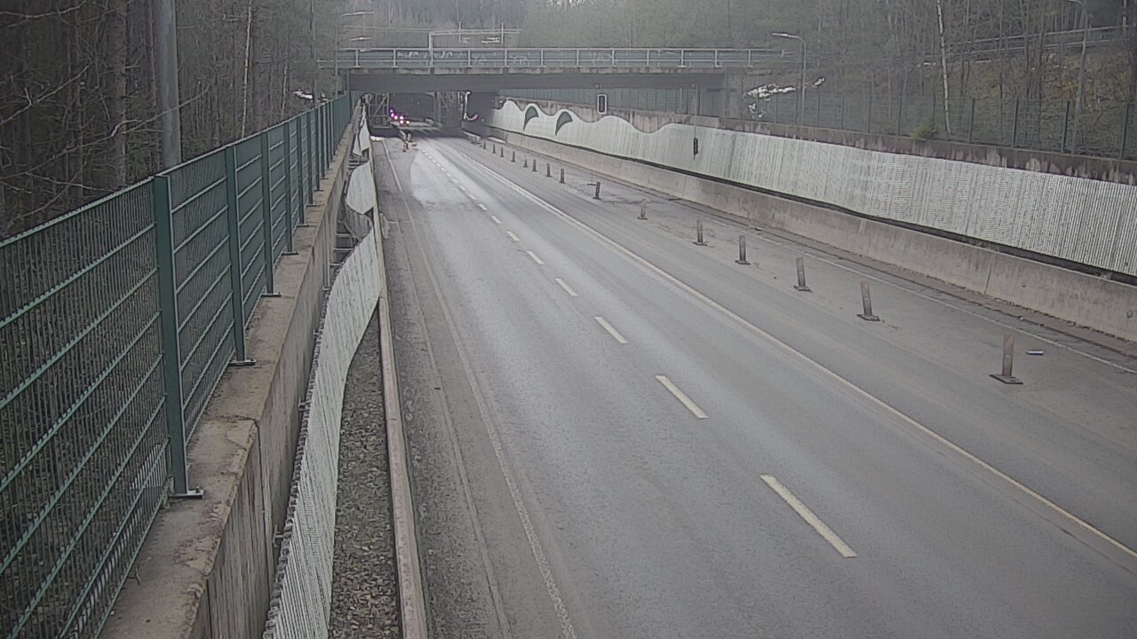 Weather Camera Image Road 102 Espoo Hiidenkallion tunneli, suuaukko north., Espoo, Uusimaa