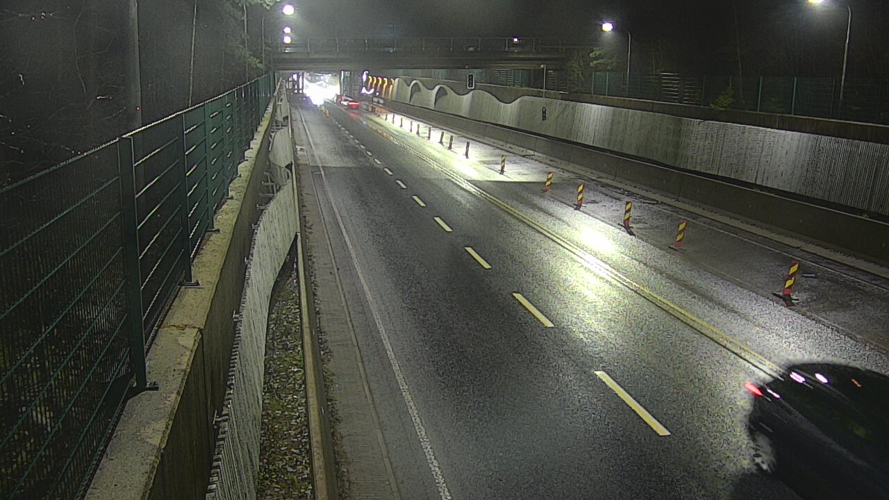Weather Camera Image Road 102 Espoo Hiidenkallion tunneli, suuaukko north., Espoo, Uusimaa