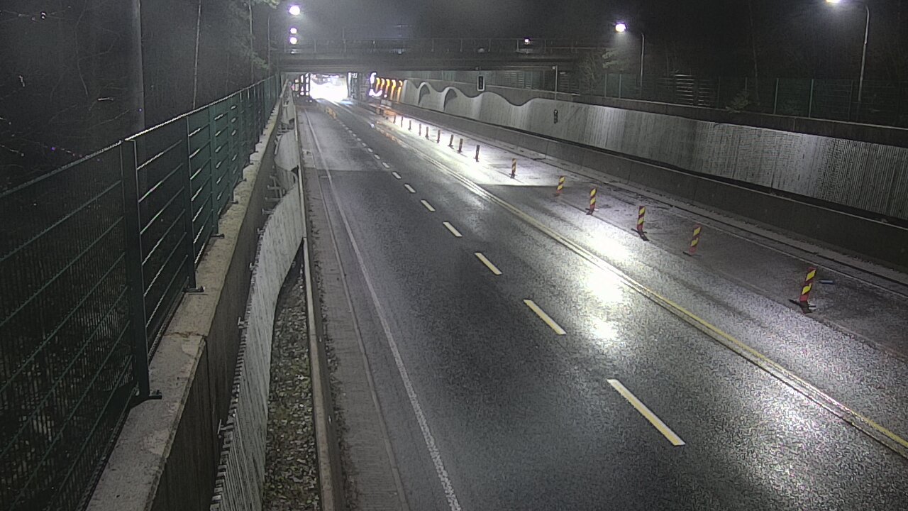 Weather Camera Image Road 102 Espoo Hiidenkallion tunneli, suuaukko north., Espoo, Uusimaa