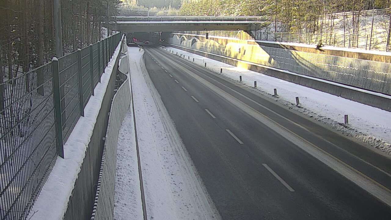 Weather Camera Image Road 102 Espoo Hiidenkallion tunneli, suuaukko north., Espoo, Uusimaa