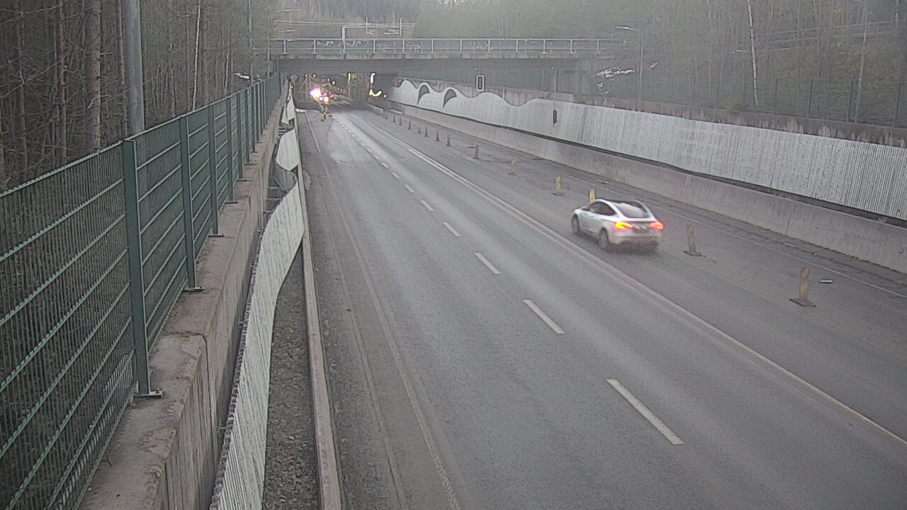 Weather Camera Image Road 102 Espoo Hiidenkallion tunneli, suuaukko north., Espoo, Uusimaa