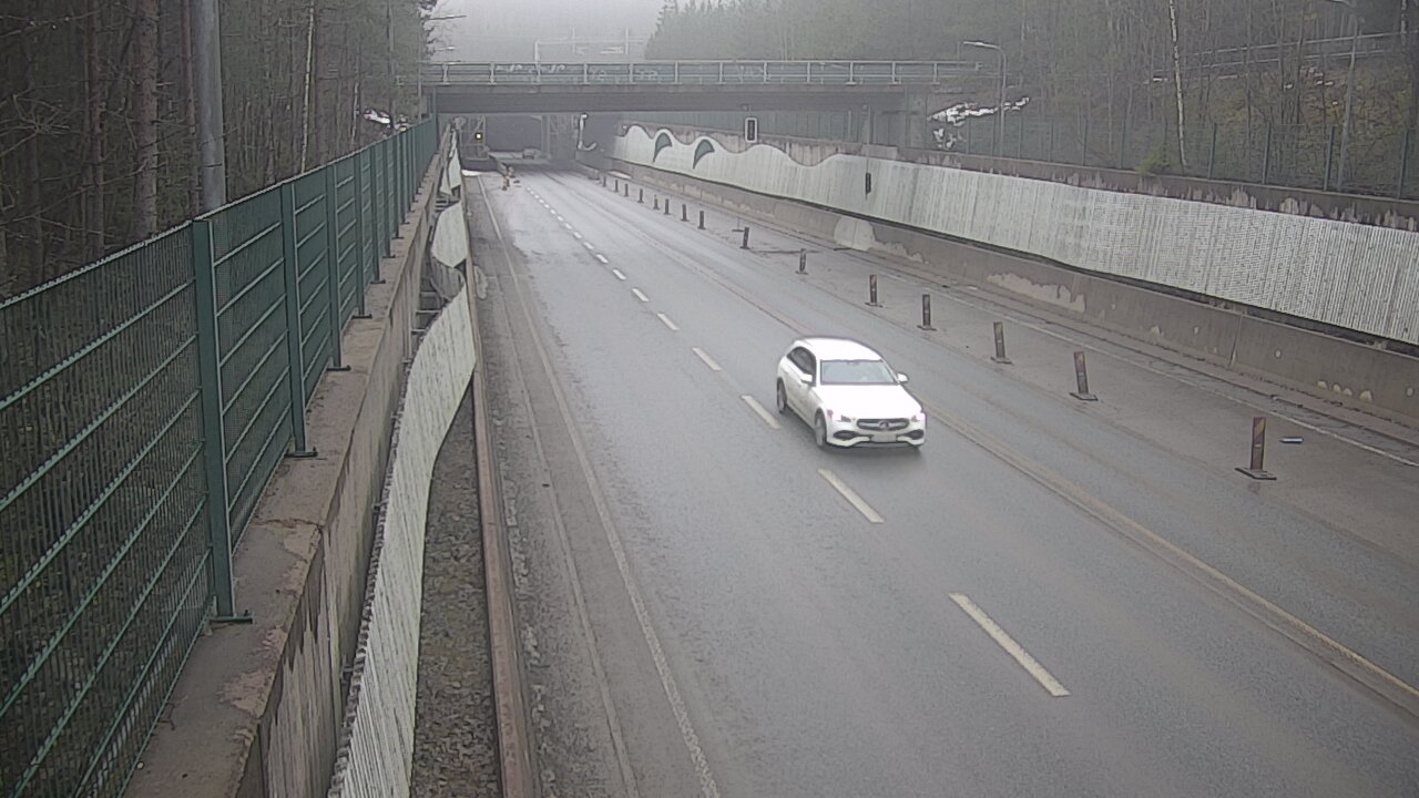 Weather Camera Image Väg 102 Esbo Hiidenkallio tunnel, suuaukko nord., Espoo, Uusimaa