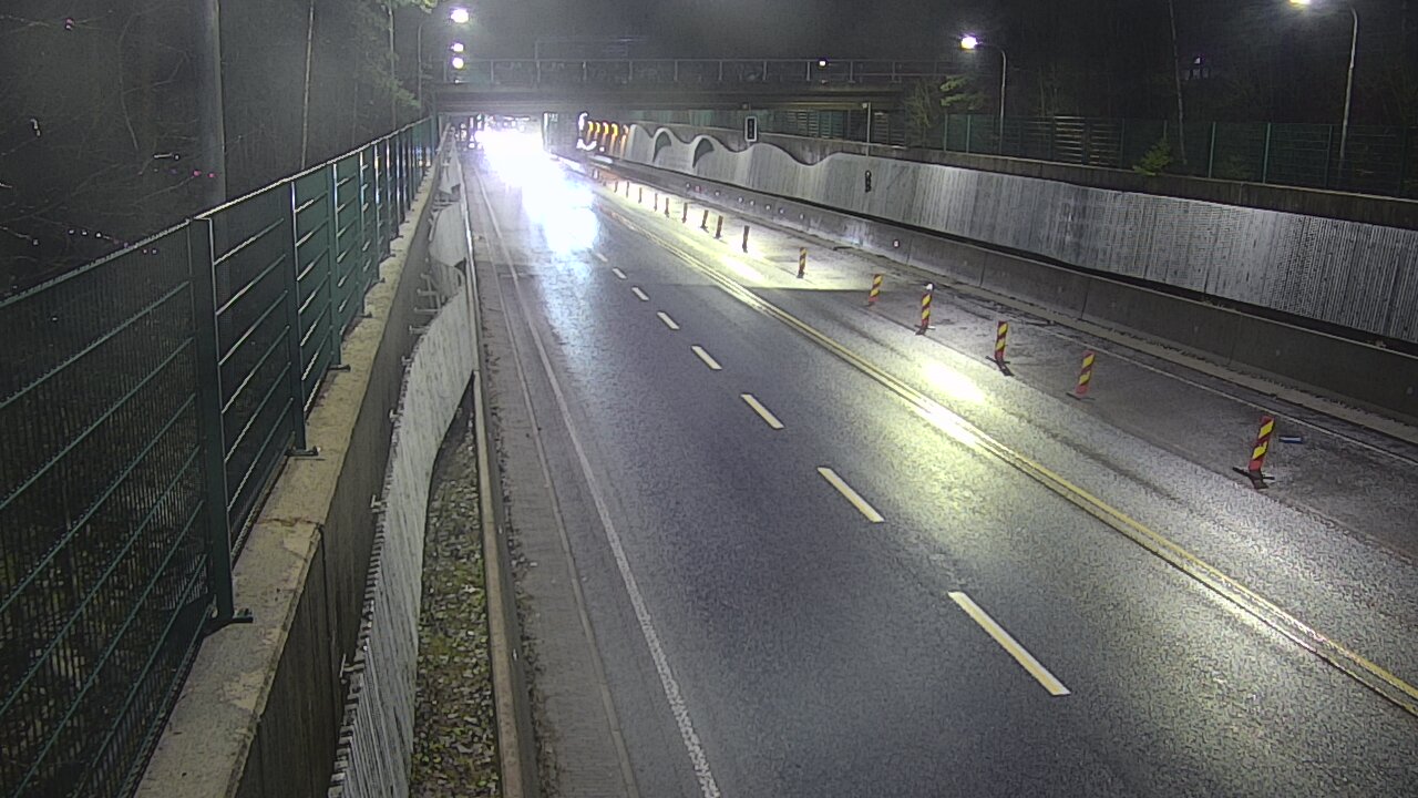 Weather Camera Image Road 102 Espoo Hiidenkallion tunneli, suuaukko north., Espoo, Uusimaa