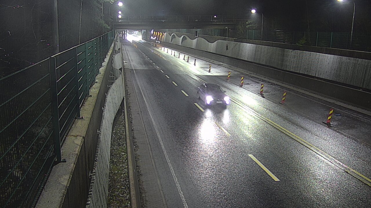 Weather Camera Image Road 102 Espoo Hiidenkallion tunneli, suuaukko north., Espoo, Uusimaa