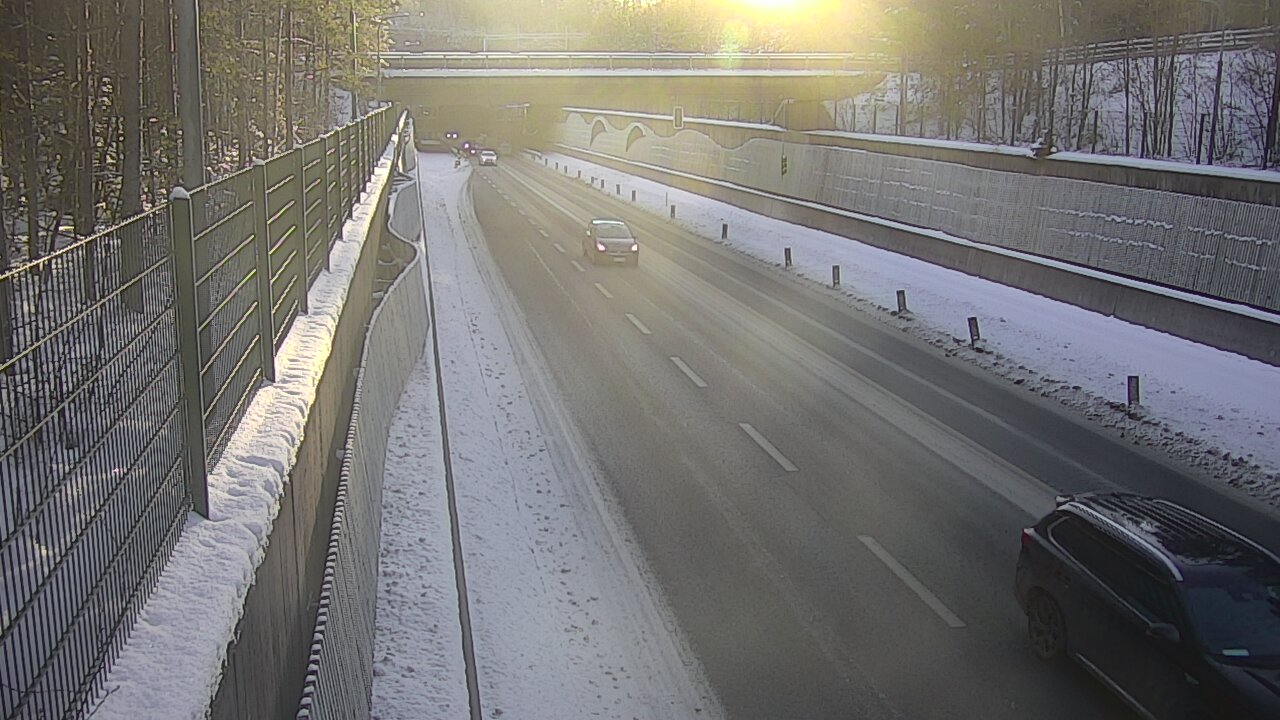 Weather Camera Image Road 102 Espoo Hiidenkallion tunneli, suuaukko north., Espoo, Uusimaa