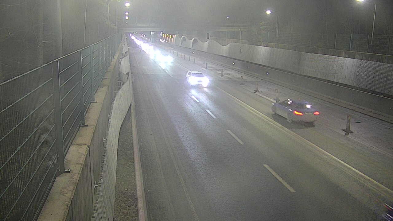 Weather Camera Image Road 102 Espoo Hiidenkallion tunneli, suuaukko north., Espoo, Uusimaa