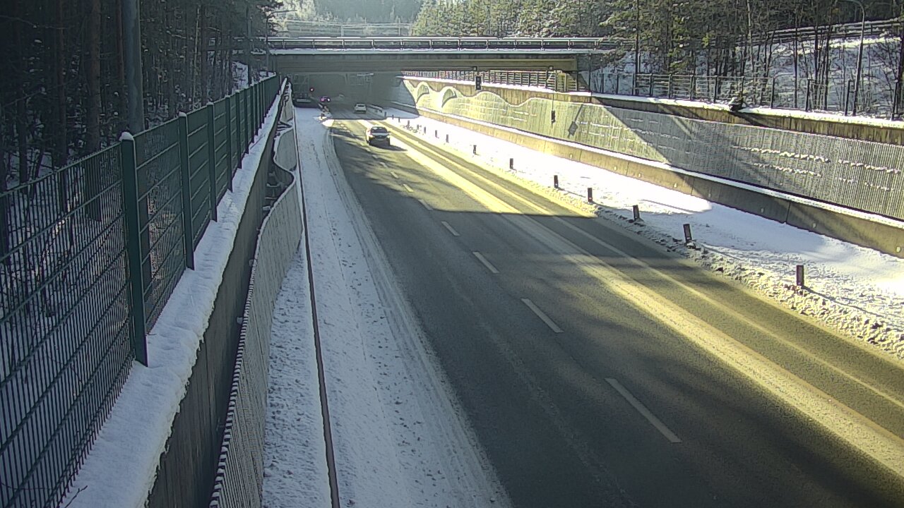 Weather Camera Image Road 102 Espoo Hiidenkallion tunneli, suuaukko north., Espoo, Uusimaa