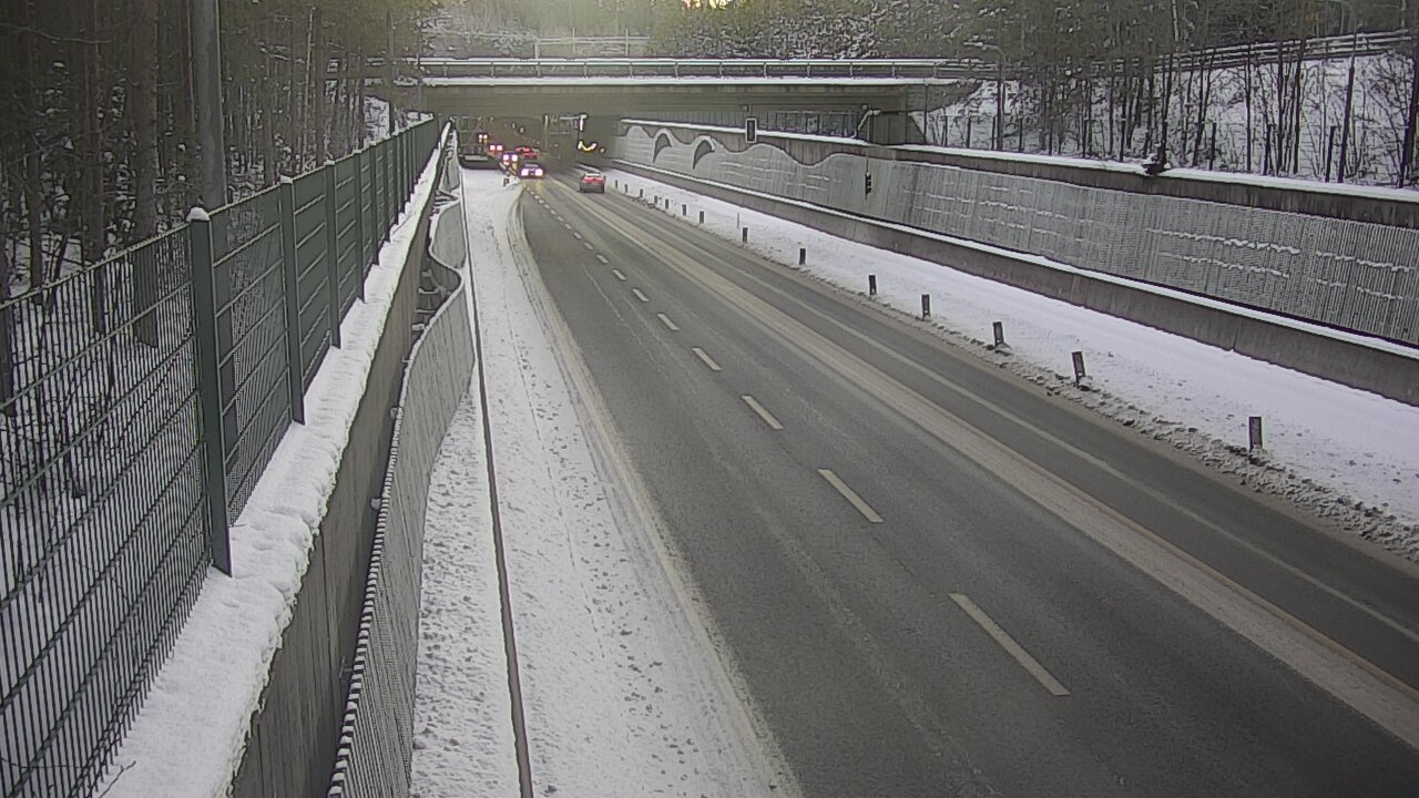 Weather Camera Image Road 102 Espoo Hiidenkallion tunneli, suuaukko north., Espoo, Uusimaa