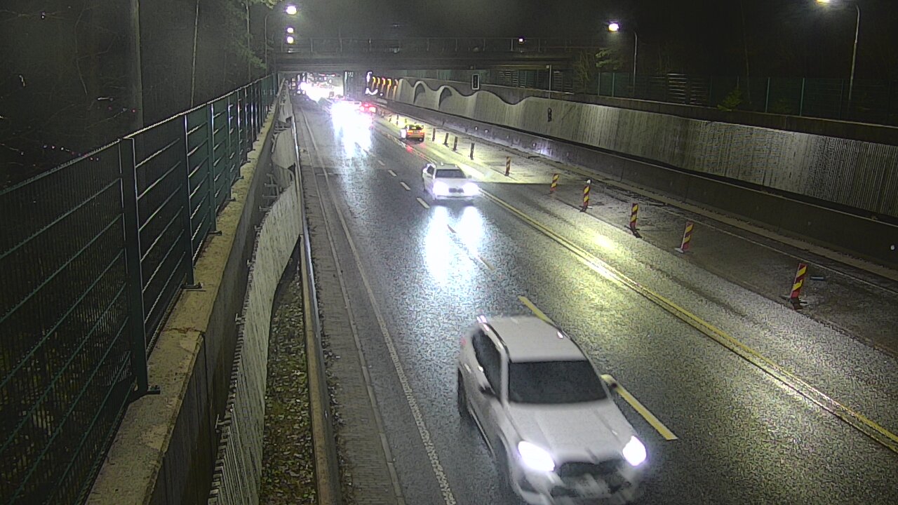 Weather Camera Image Road 102 Espoo Hiidenkallion tunneli, suuaukko north., Espoo, Uusimaa