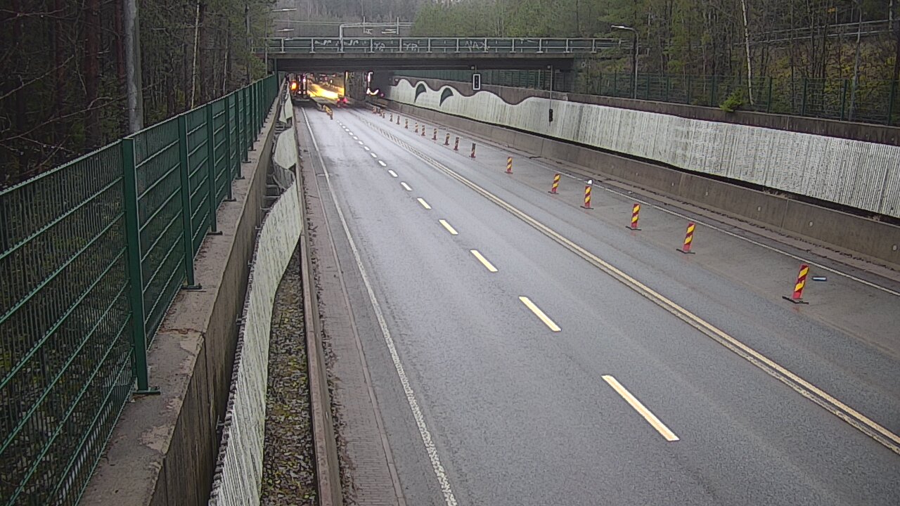 Weather Camera Image Road 102 Espoo Hiidenkallion tunneli, suuaukko north., Espoo, Uusimaa
