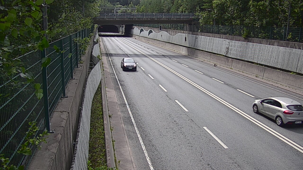 Weather Camera Image Road 102 Espoo Hiidenkallion tunneli, suuaukko north., Espoo, Uusimaa