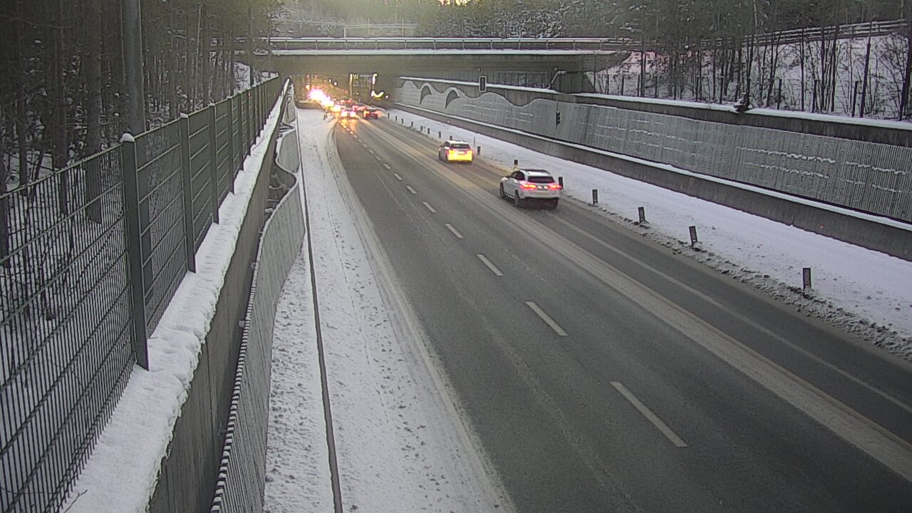 Weather Camera Image Road 102 Espoo Hiidenkallion tunneli, suuaukko north., Espoo, Uusimaa
