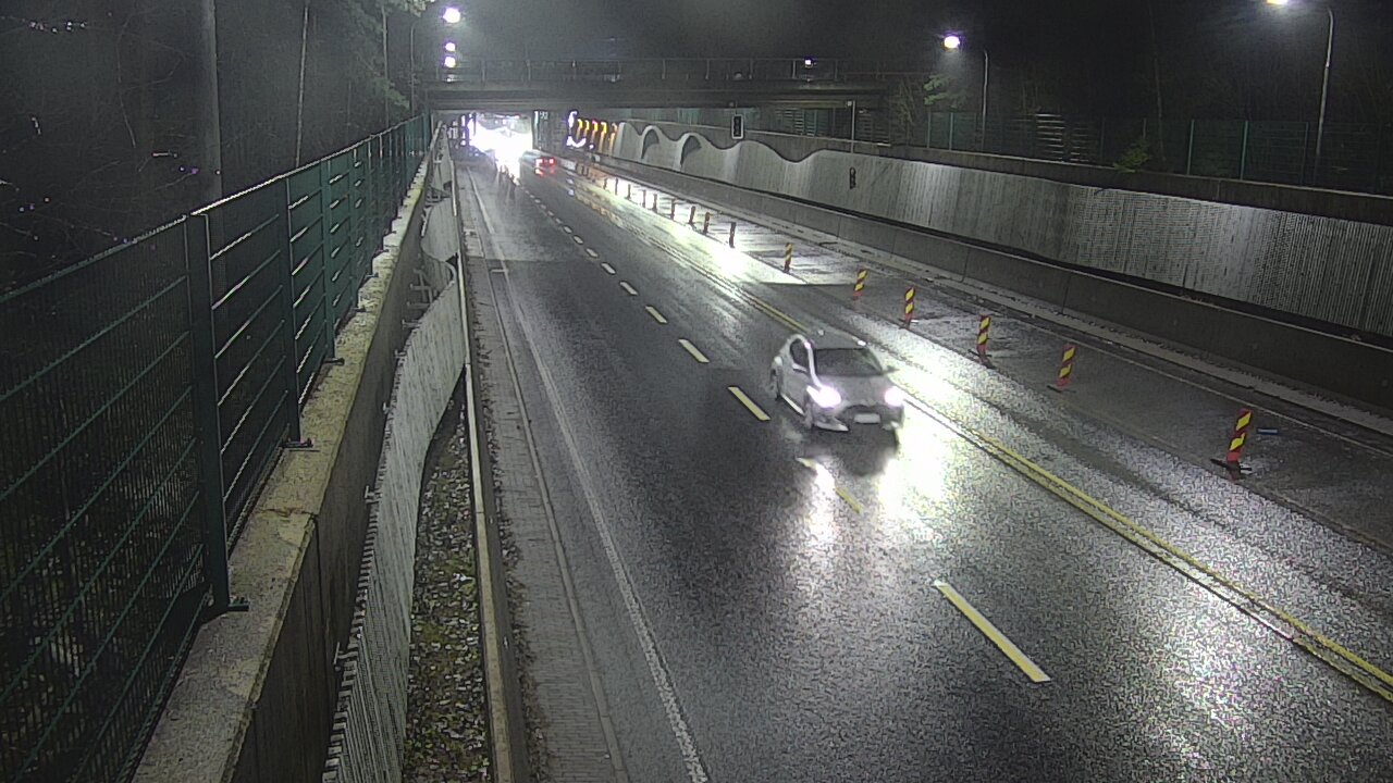 Weather Camera Image Road 102 Espoo Hiidenkallion tunneli, suuaukko north., Espoo, Uusimaa