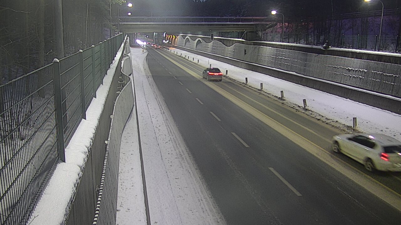 Weather Camera Image Road 102 Espoo Hiidenkallion tunneli, suuaukko north., Espoo, Uusimaa