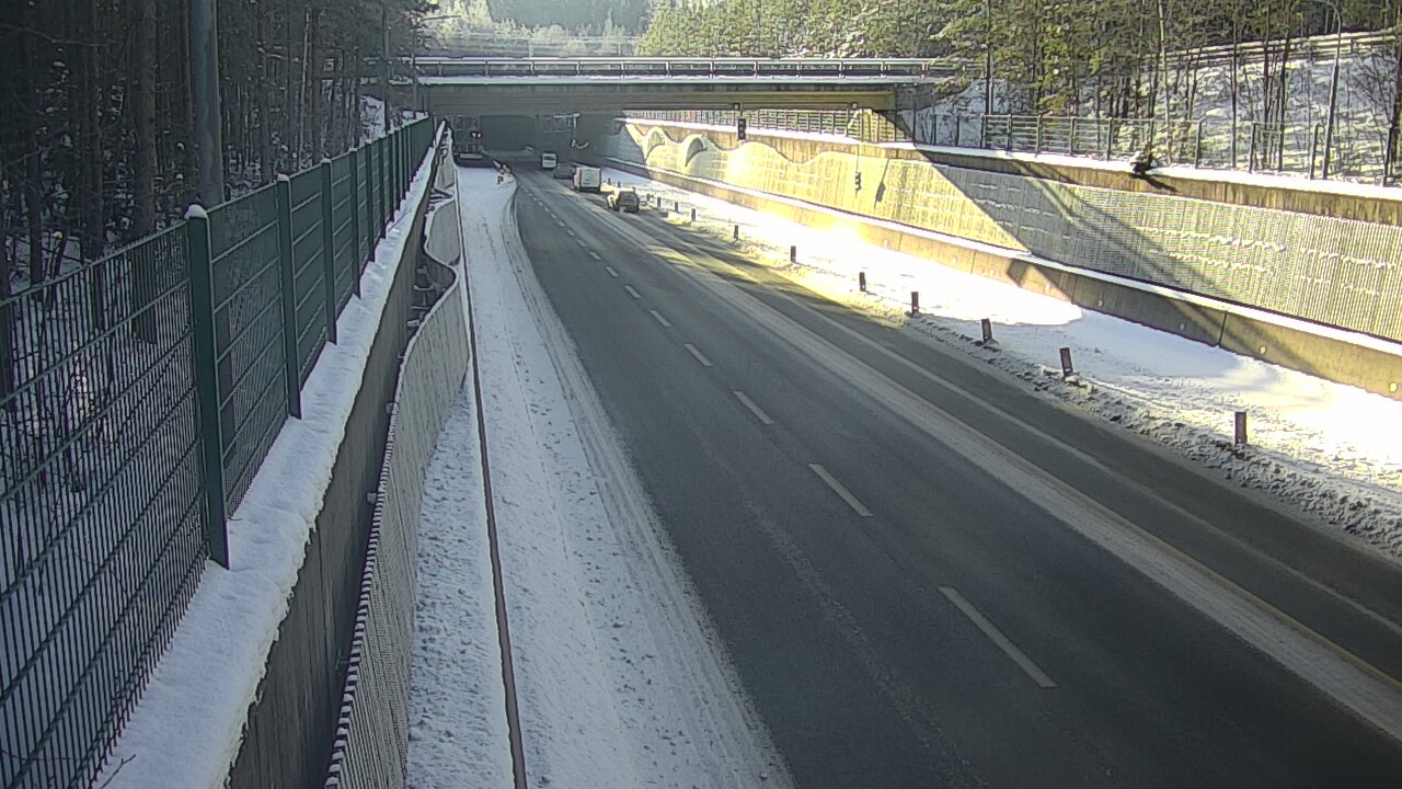 Weather Camera Image Road 102 Espoo Hiidenkallion tunneli, suuaukko north., Espoo, Uusimaa