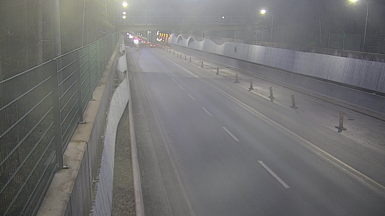 Weather Camera Image Road 102 Espoo Hiidenkallion tunneli, suuaukko north., Espoo, Uusimaa
