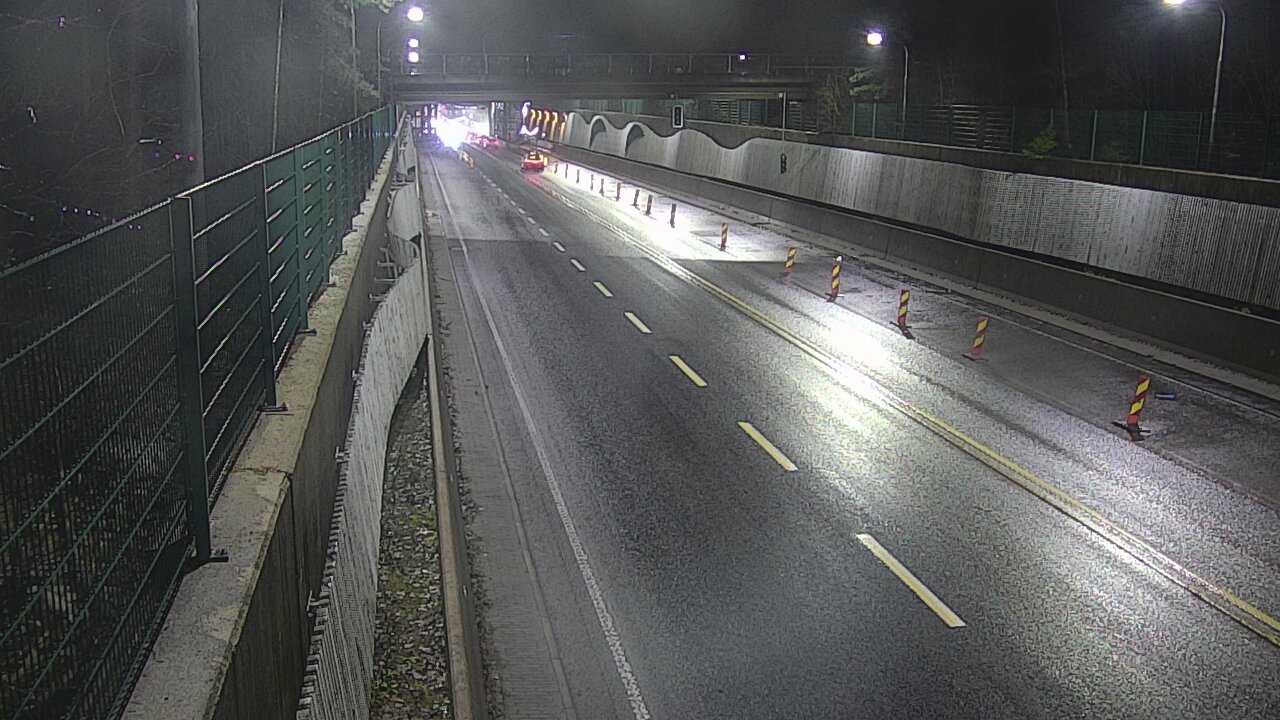 Weather Camera Image Road 102 Espoo Hiidenkallion tunneli, suuaukko north., Espoo, Uusimaa