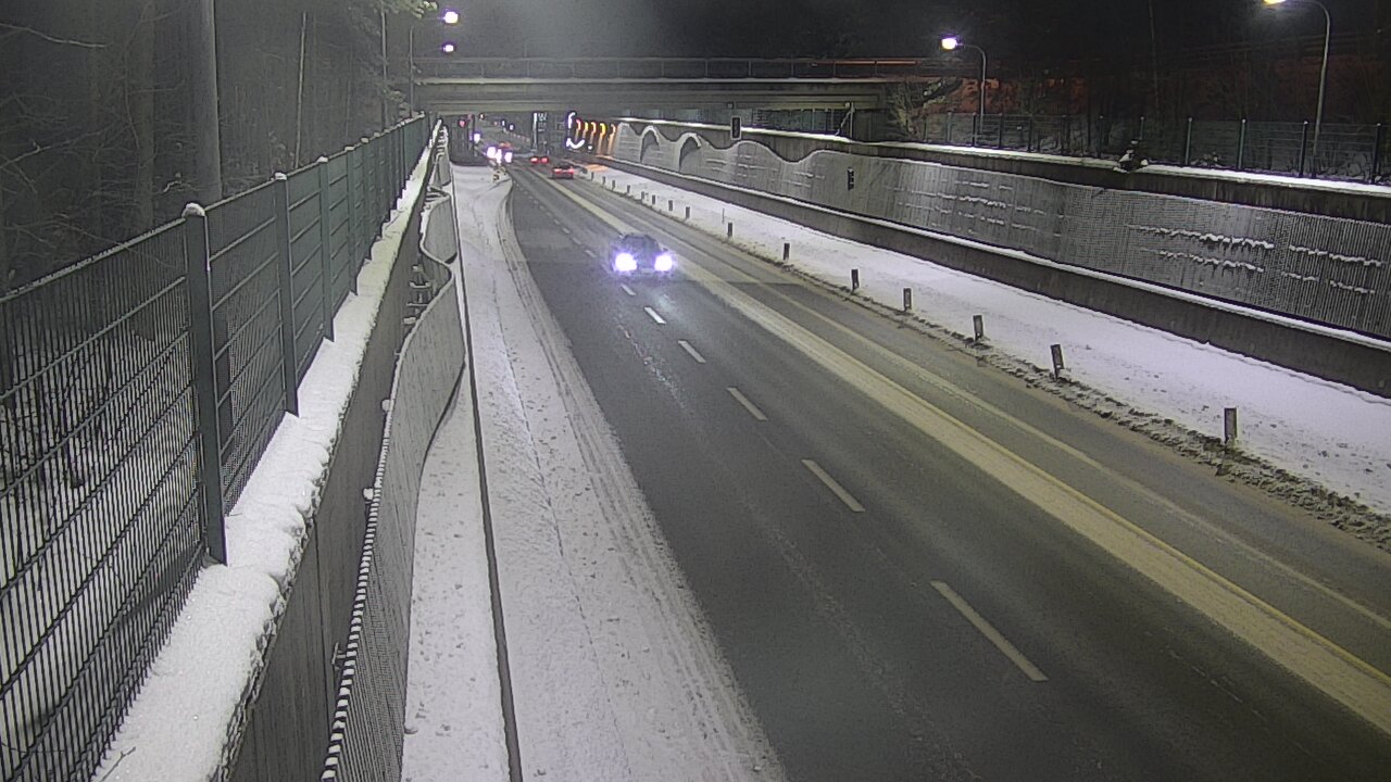 Weather Camera Image Väg 102 Esbo Hiidenkallio tunnel, suuaukko nord., Espoo, Uusimaa