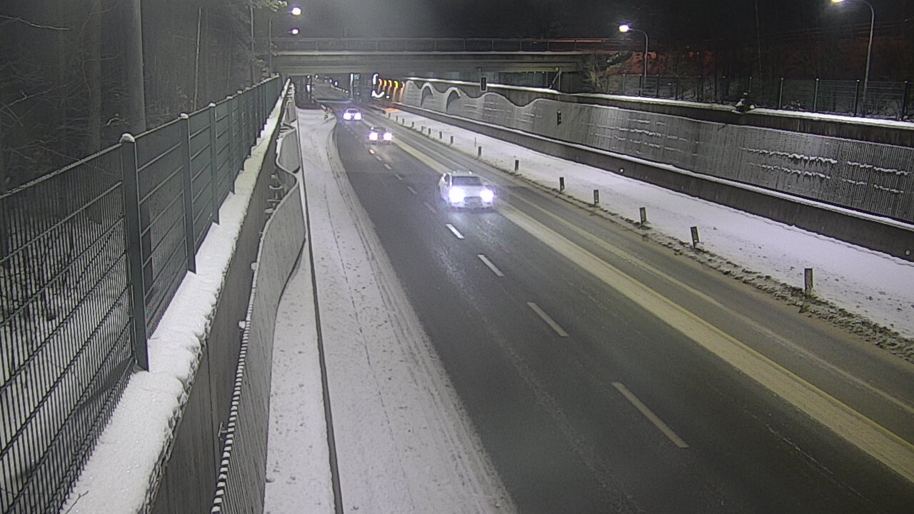 Weather Camera Image Road 102 Espoo Hiidenkallion tunneli, suuaukko north., Espoo, Uusimaa