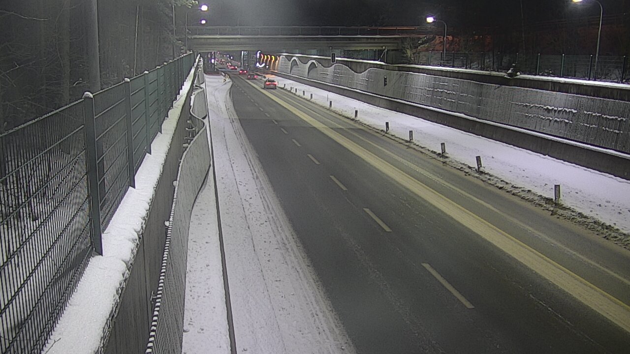 Weather Camera Image Road 102 Espoo Hiidenkallion tunneli, suuaukko north., Espoo, Uusimaa