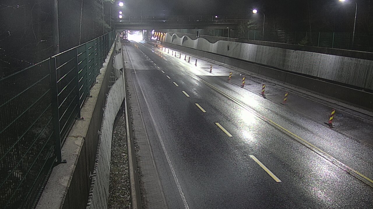Weather Camera Image Road 102 Espoo Hiidenkallion tunneli, suuaukko north., Espoo, Uusimaa