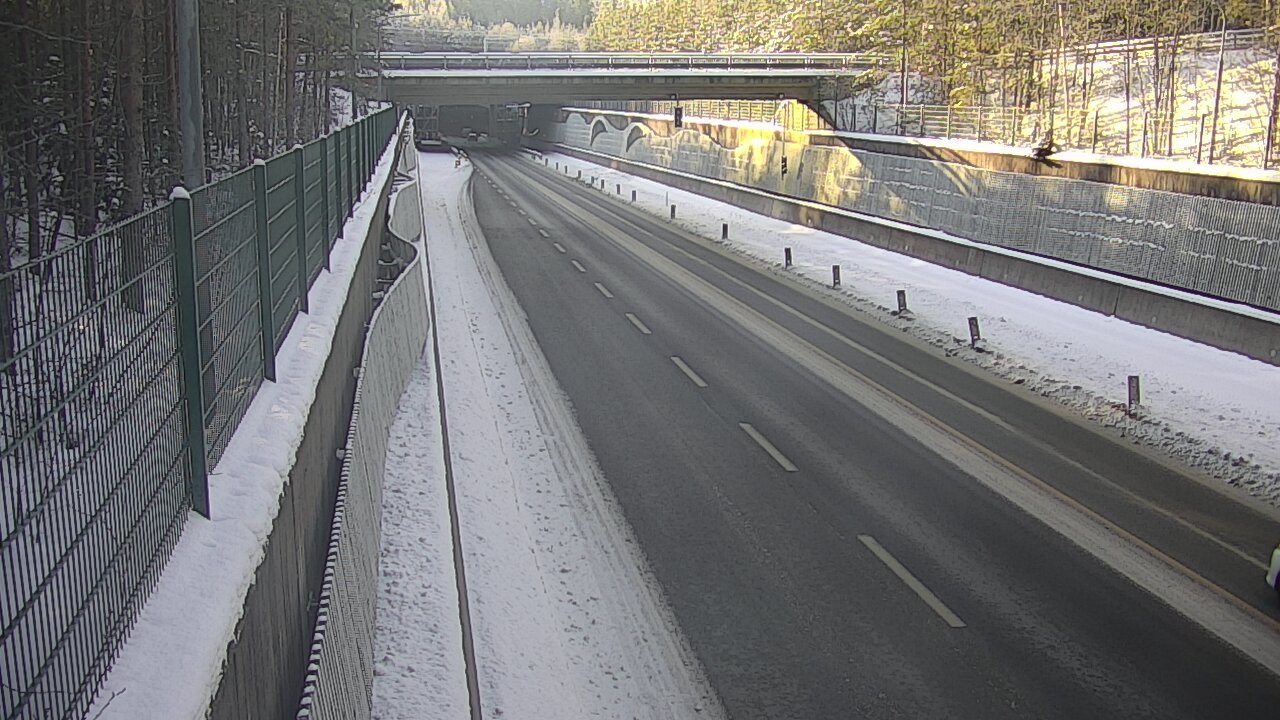 Weather Camera Image Road 102 Espoo Hiidenkallion tunneli, suuaukko north., Espoo, Uusimaa