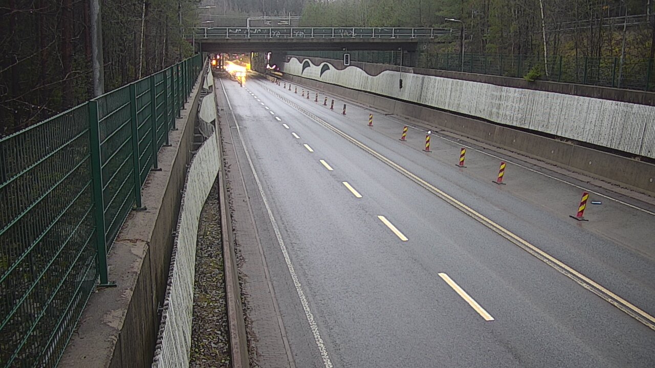 Weather Camera Image Road 102 Espoo Hiidenkallion tunneli, suuaukko north., Espoo, Uusimaa